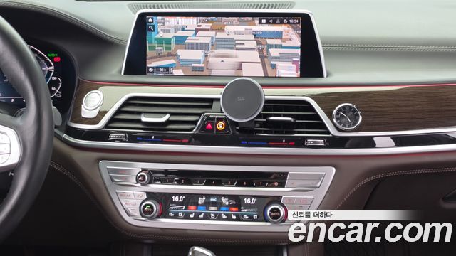 BMW 7 Series (G11) 745e iPerformance Design Pure Excellence 2020 — фото 14