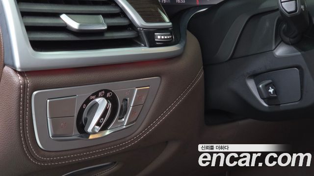 BMW 7 Series (G11) 745e iPerformance Design Pure Excellence 2020 — фото 19