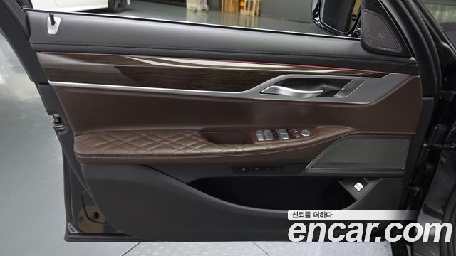 BMW 7 Series (G11) 745e iPerformance Design Pure Excellence 2020 — фото 24