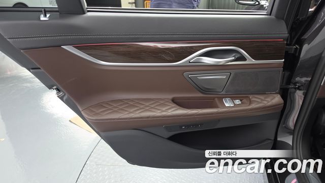 BMW 7 Series (G11) 745e iPerformance Design Pure Excellence 2020 — фото 25
