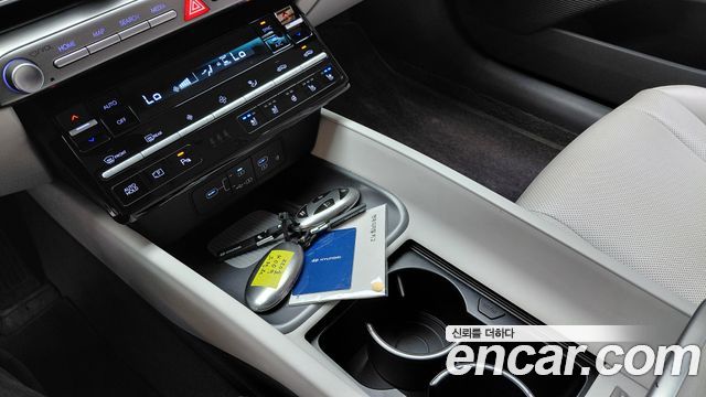 Hyundai Grandeur (GN7) 2,5 Gasoline 2WD Premium 2023 — фото 9