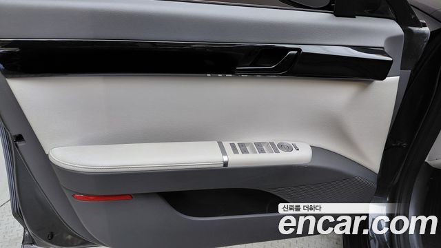 Hyundai Grandeur (GN7) 2,5 Gasoline 2WD Premium 2023 — фото 24