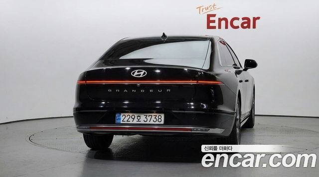 Hyundai Grandeur (GN7) 2,5 Gasoline 2WD Premium 2025 — фото 4