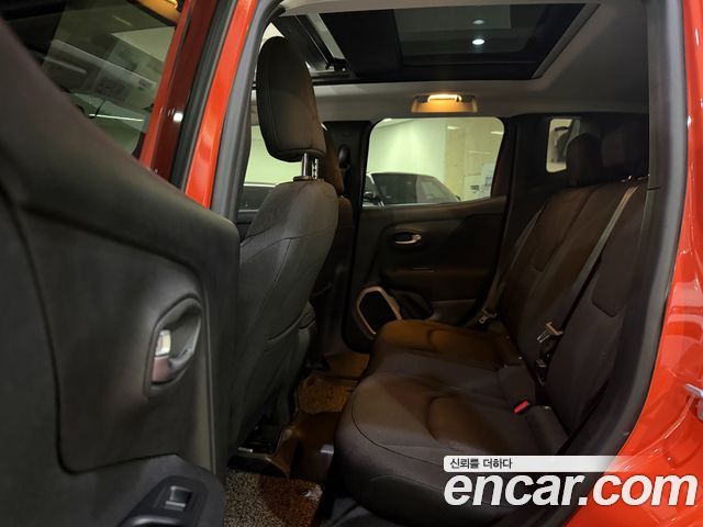 Jeep Renegade 2.4 Longitude 2016 — фото 8