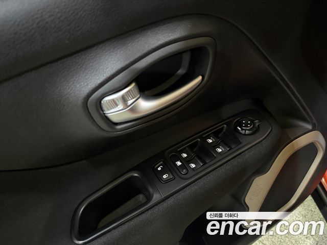 Jeep Renegade 2.4 Longitude 2016 — фото 19