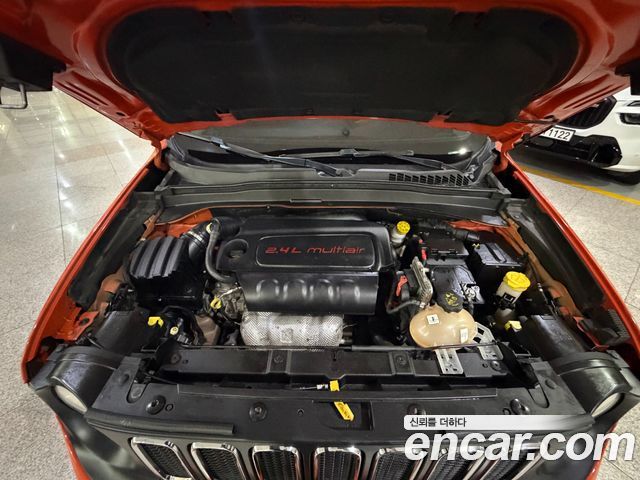 Jeep Renegade 2.4 Longitude 2016 — фото 20