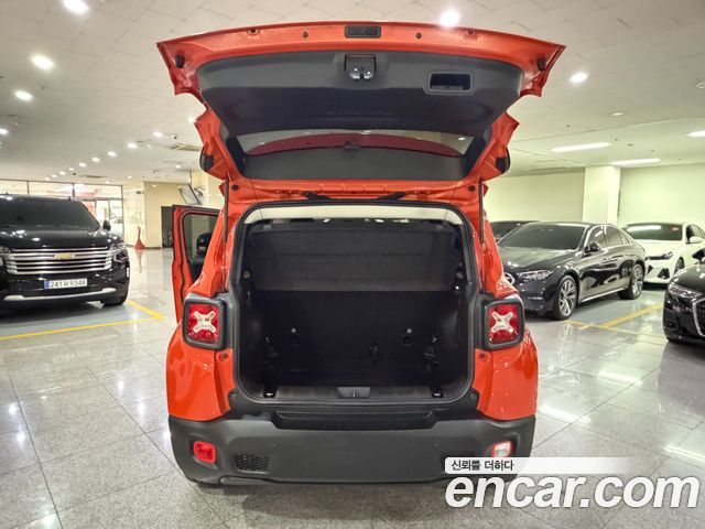 Jeep Renegade 2.4 Longitude 2016 — фото 21