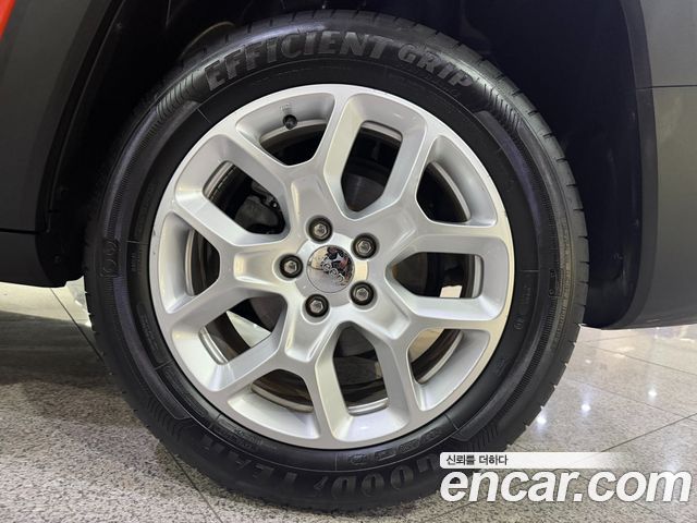 Jeep Renegade 2.4 Longitude 2016 — фото 22
