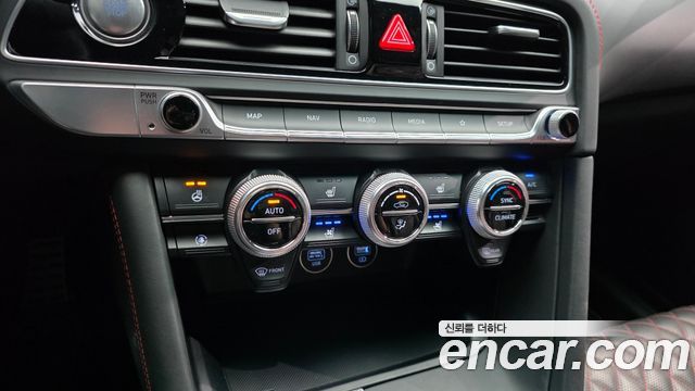 Genesis G70 Gasoline 2.0T 4WD 2022 — фото 17