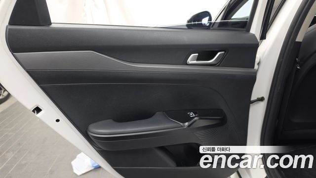 Kia K5 (III) 2.0 Trendy 2023 — фото 25