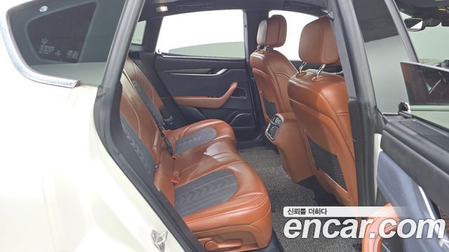 Maserati Levante 3.0 AWD GranLusso 2018 — фото 11