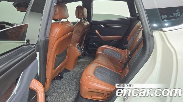 Maserati Levante 3.0 AWD GranLusso 2018 — фото 19
