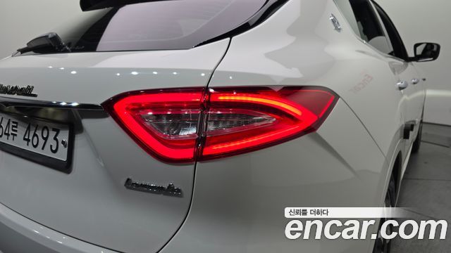Maserati Levante 3.0 AWD GranLusso 2018 — фото 23