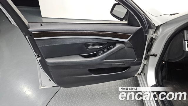 BMW 5 Series (F10) 520d 2011 — фото 30
