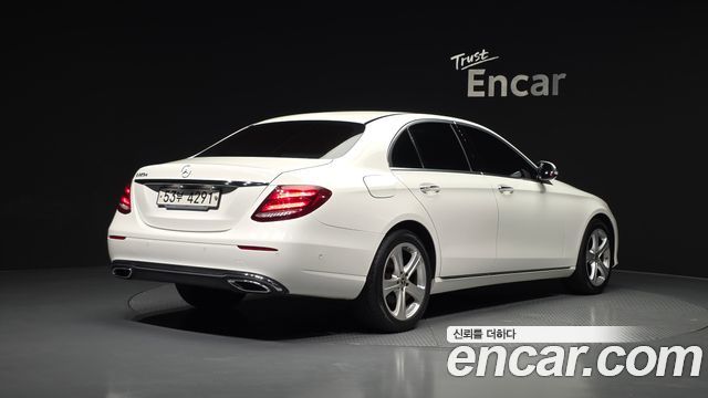 Mercedes-Benz E-Class (W213) E220d Avantgarde 2018 — фото 2