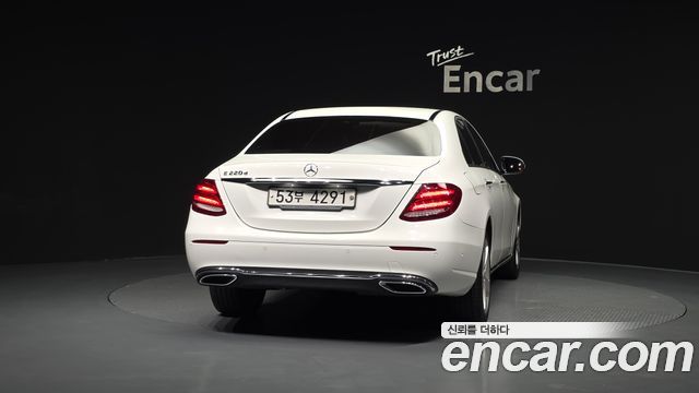 Mercedes-Benz E-Class (W213) E220d Avantgarde 2018 — фото 4