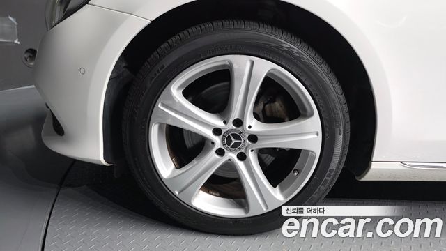 Mercedes-Benz E-Class (W213) E220d Avantgarde 2018 — фото 5
