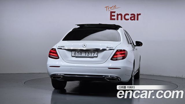 Mercedes-Benz E-Class (W213) E300 4MATIC Exclusive 2017 — фото 4