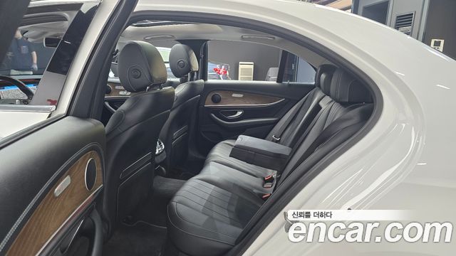 Mercedes-Benz E-Class (W213) E300 4MATIC Exclusive 2017 — фото 12