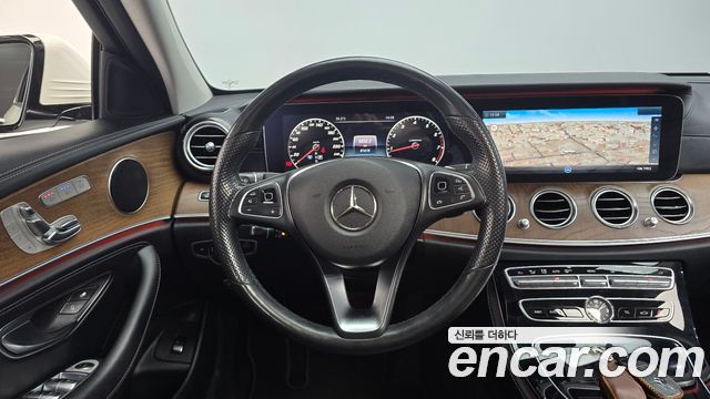Mercedes-Benz E-Class (W213) E300 4MATIC Exclusive 2017 — фото 13