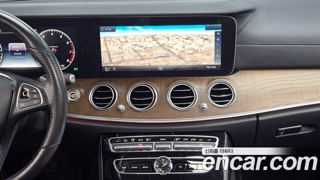 Mercedes-Benz E-Class (W213) E300 4MATIC Exclusive 2017 — фото 17
