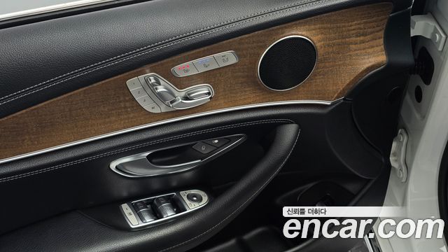 Mercedes-Benz E-Class (W213) E300 4MATIC Exclusive 2017 — фото 19