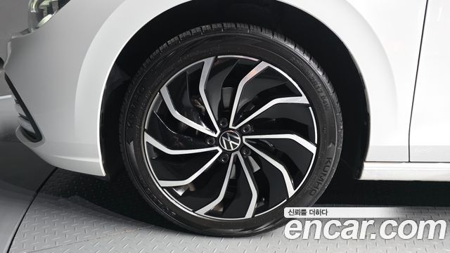 Volkswagen Golf (VIII) 2.0 TDI Prestige 2023 — фото 5