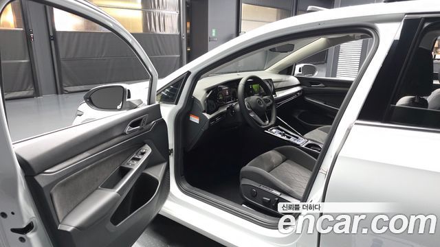 Volkswagen Golf (VIII) 2.0 TDI Prestige 2023 — фото 10