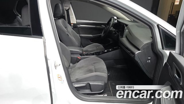 Volkswagen Golf (VIII) 2.0 TDI Prestige 2023 — фото 11
