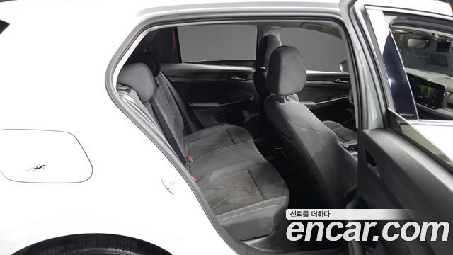 Volkswagen Golf (VIII) 2.0 TDI Prestige 2023 — фото 12