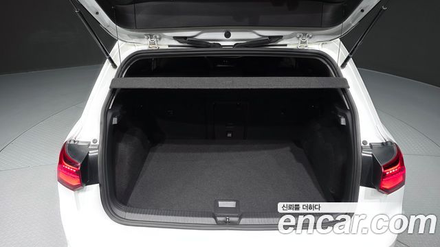 Volkswagen Golf (VIII) 2.0 TDI Prestige 2023 — фото 20