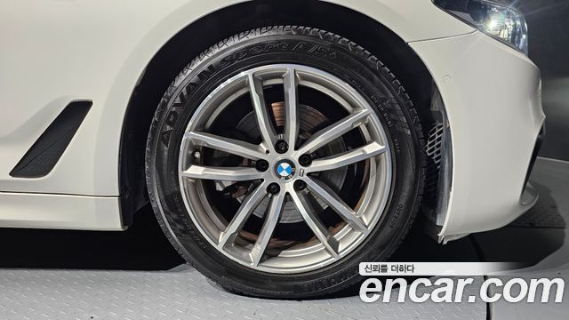 BMW 5 Series (G30) 520d M Sport package 2017 — фото 21