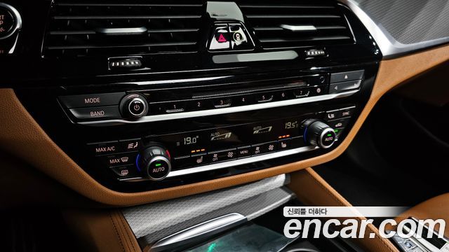 BMW 5 Series (G30) 520d M Sport package 2017 — фото 35