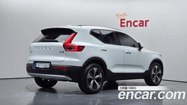 Volvo XC40 B4 Ultimate Bright 2023 — фото 2