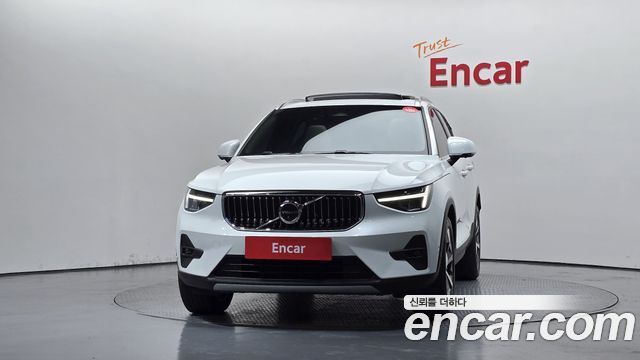 Volvo XC40 B4 Ultimate Bright 2023 — фото 3