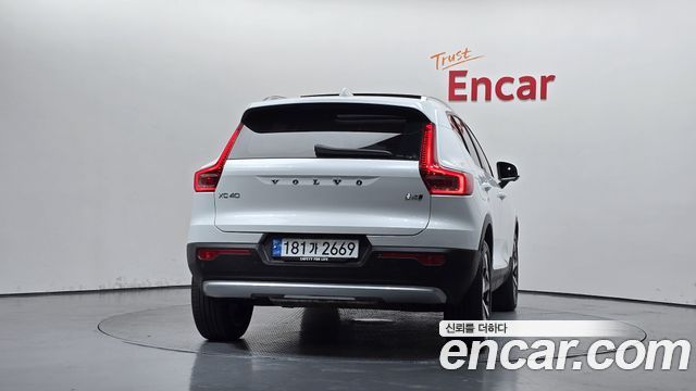 Volvo XC40 B4 Ultimate Bright 2023 — фото 4