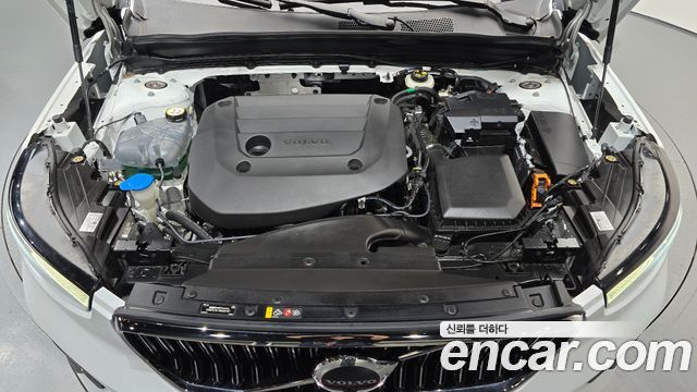 Volvo XC40 B4 Ultimate Bright 2023 — фото 6