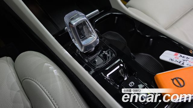 Volvo XC40 B4 Ultimate Bright 2023 — фото 9