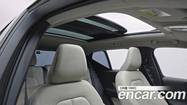 Volvo XC40 B4 Ultimate Bright 2023 — фото 18
