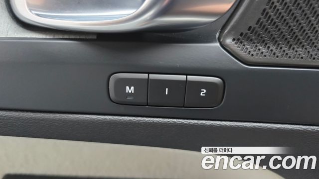 Volvo XC40 B4 Ultimate Bright 2023 — фото 19