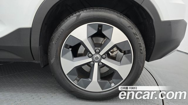 Volvo XC40 B4 Ultimate Bright 2023 — фото 21