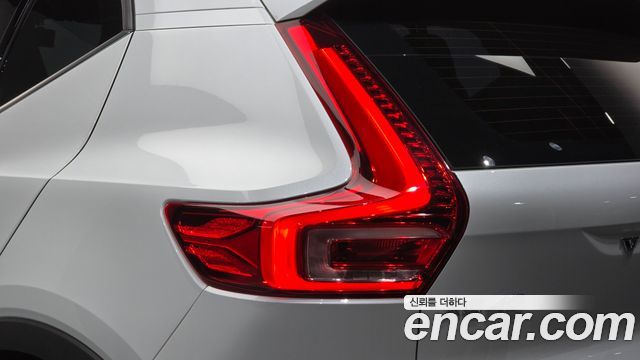 Volvo XC40 B4 Ultimate Bright 2023 — фото 23