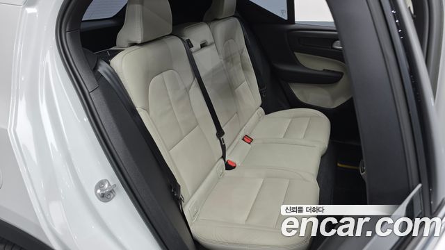 Volvo XC40 B4 Ultimate Bright 2023 — фото 26