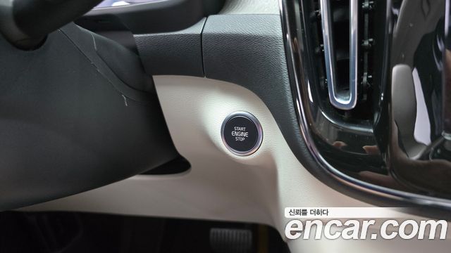 Volvo XC40 B4 Ultimate Bright 2023 — фото 28