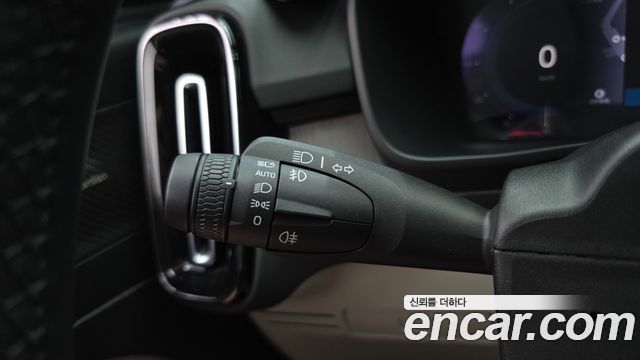 Volvo XC40 B4 Ultimate Bright 2023 — фото 34