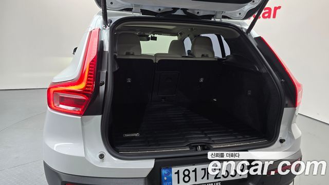 Volvo XC40 B4 Ultimate Bright 2023 — фото 35