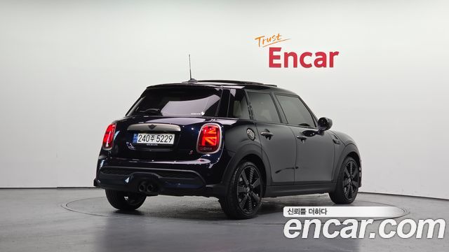 MINI Cooper S 5Door Resolute Edition 3rd Gen 2023 — фото 2
