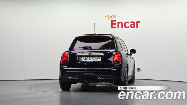 MINI Cooper S 5Door Resolute Edition 3rd Gen 2023 — фото 4