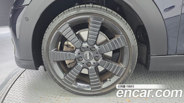 MINI Cooper S 5Door Resolute Edition 3rd Gen 2023 — фото 5