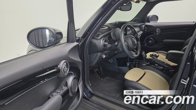 MINI Cooper S 5Door Resolute Edition 3rd Gen 2023 — фото 13